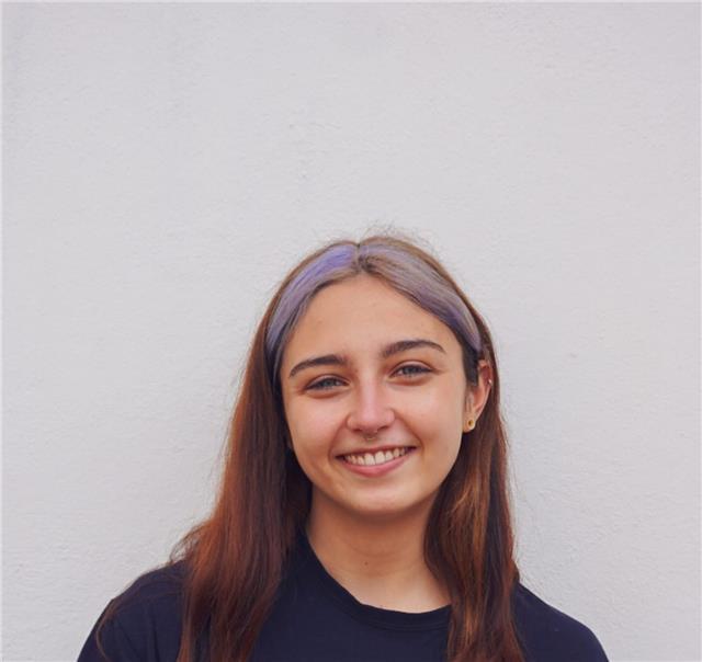 Estudiante de filosofía clases primaria y eso en palma