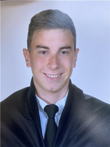 Me llamo alberto y estudio ciencias de la actividad física y del deporte. doy clases porque me encantan los ñinos/as y me gusta ayudar a aprender a los demás. se me da buena lengua, matemáticas e inglés