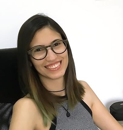 En los últimos diez años, he tenido la oportunidad de trabajar extensamente en el campo del Diseño como Diseñadora Gráfica, Ilustradora, Diseñadora Digital y de Medios Sociales. Esto me ha brindado no solo conocimiento profundo de Diseño, sino también de 