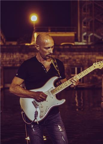 Insegnante di chitarra elettrica, studente Lizard accademia musicale