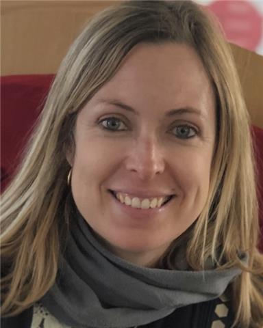 Profesora de inglés, licenciada en filología inglesa imparte clases de inglés de los negocios e inglés para secundaria abro inscripción para clases online inglés oral. 1 hora a la semana-35 al mes. grupos de máximo 5 personas