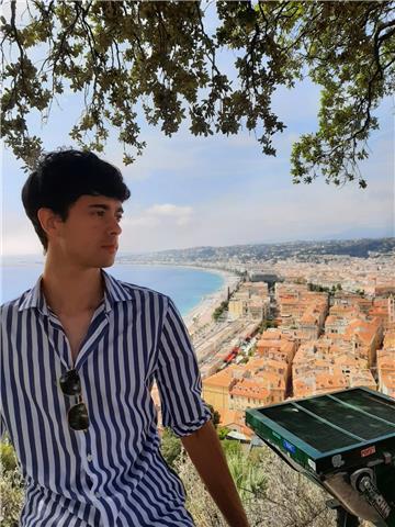 Ragazzo madrelingua spagnolo