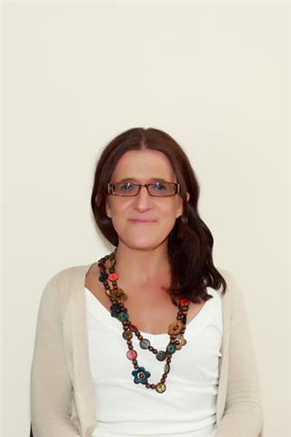 Soy profesora de ingles con muchos años de experiencia impartiendo clases a niños,secundaria y en examenes cambridge