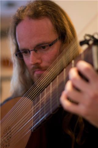 Clases de música (guitarra, bajo, historia de la música, análisis y armonía)