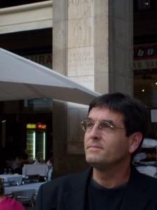 Doy clases particulares, de primaria, eso y bachiller; también ayudo a estudiar, a organizarse