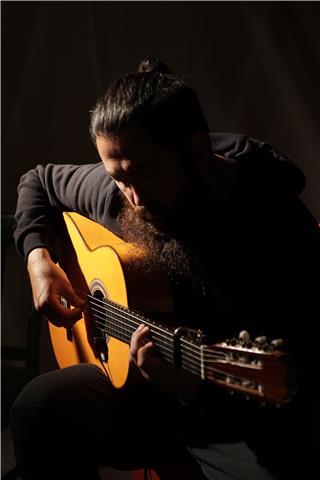 Profesor Clases Guitarra Flamenca. Con formación en España