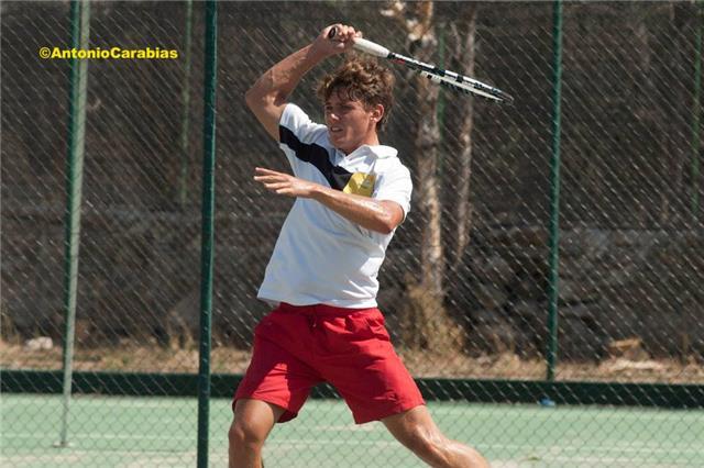 Jugador profesional y monitor de tenis por la FTM