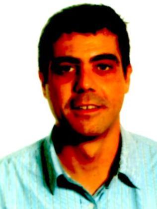 Doctor en biomédico a da clases de física, química, biologia