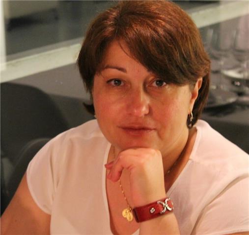 Clases particulares de alta calidad con profesora de piano con más de 30 años de experiencia. titulación superior de musicología y piano en yerevan, armenia. se aceptan alumnos de un nivel principiante a intermedio/avanzado desde la edad de 5 años