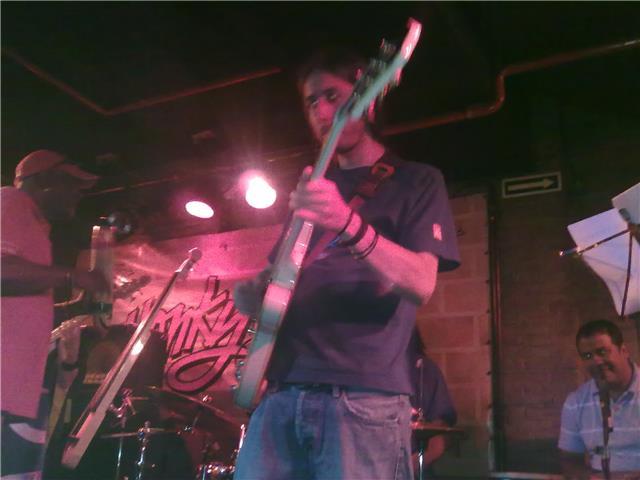 CLASES PROFESIONALES DE GUITARRA EN CARABANCHEL