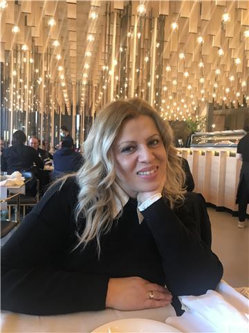Madrelingua spagnola in Italia da 25 anni insegna con ottimi risultati bambini ragazzi e adulti. Disponibilità insegnamento online ma anche in casa. 
Essendo una lingua molto amata la mia metodologia si adatta facilmente al livello raggiunto dall’interess