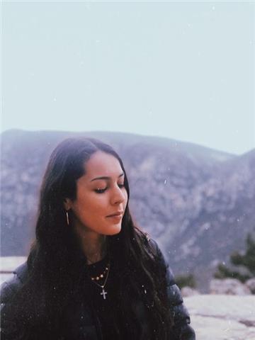 Studentessa alla facoltà di ingegneria impartisce ripetizioni