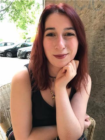 Profesora nativa española, creativa y entusiasta. enseño inglés también