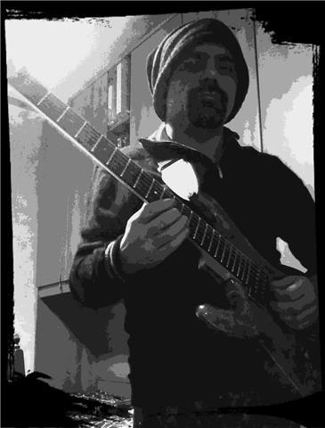 Insegnante di Chitarra Elettrica Moderna. Tecniche e Stili nella chitarra a Plettro ( Rock, Pop, Metal e propedeutica Jazz) Armonia, lettura musicale e Teoria