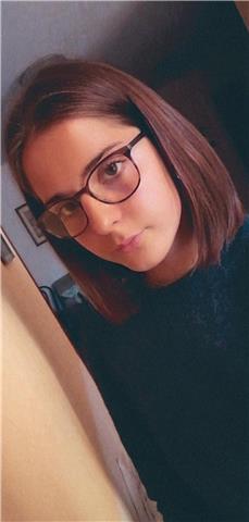 Sono diplomata a ragioneria, indirizzo tecnico informatico, mi offro per dare lezioni sia di informatica, che di economia, italiano, matematica (fino al primo biennio)