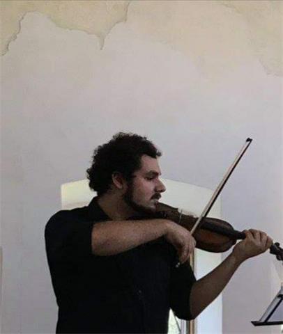 Docente di Violino impartisce lezioni in presenza per studenti di tutti i livelli e tutte le età