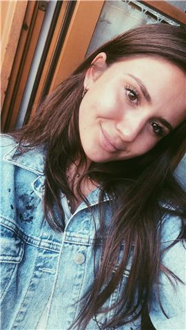 Chica italiana da cursos de italiano para niños/chicos/adultos