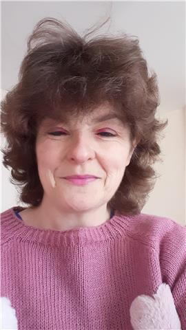 I am a native english teacher who is learning spanish, i speak some sign language and do deafblind manual and lipspeaking, i happy to teach anybody