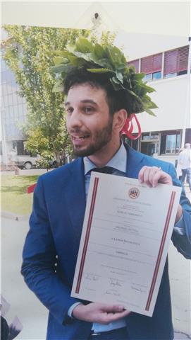 Farmacista biologo e studente di medicina impartisce lezioni di biologia e chimica per ogni studente e preparazione tolc-med