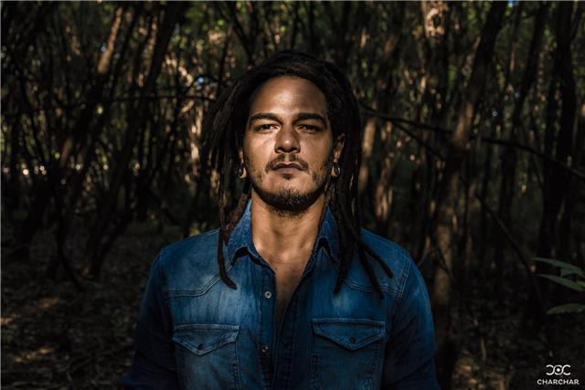 Profesor de guitarra y percusión a través de música popular brasileña como capoeira, bossa nova, samba, forró, etc. guitarra y percusión