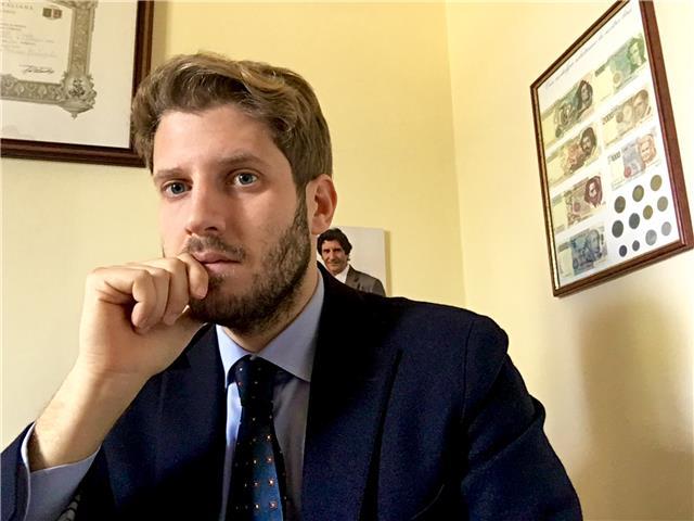 Laureato in giurisprudenza