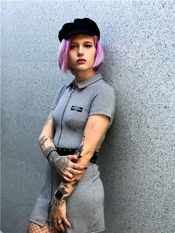 Doy clases de canto para niños y jovenes. he sido corista en el conservatorio de zaragoza durante 6 años y tengo bastante experiencia