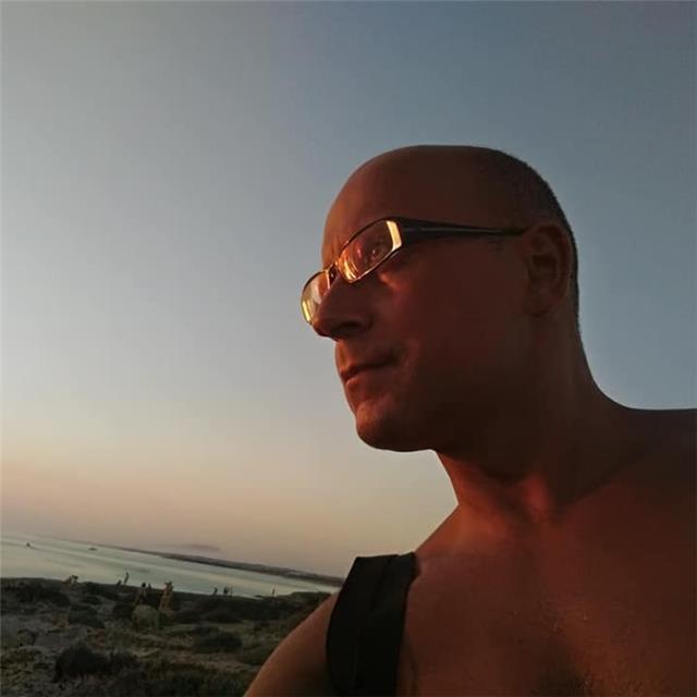 Sono un insegnante di chimica di scuola superiore, disponibile per lezioni private chimica organica e chimica generale o analitica. posso anche raggiungere a domicilio