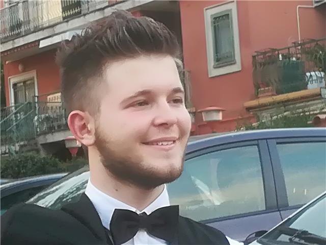 STUDENTE SCUOLE SUPERIORI