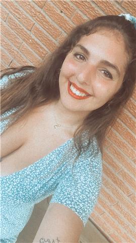 Estudiante de psicología y con el grado de filología hispánica iniciado (2 años). Puedo ofrecerme para clases de repaso de niños de primaria para cualquier tipo de asignatura y en niños de ESO en asignaturas de la rama humanística. Especialidad en literat