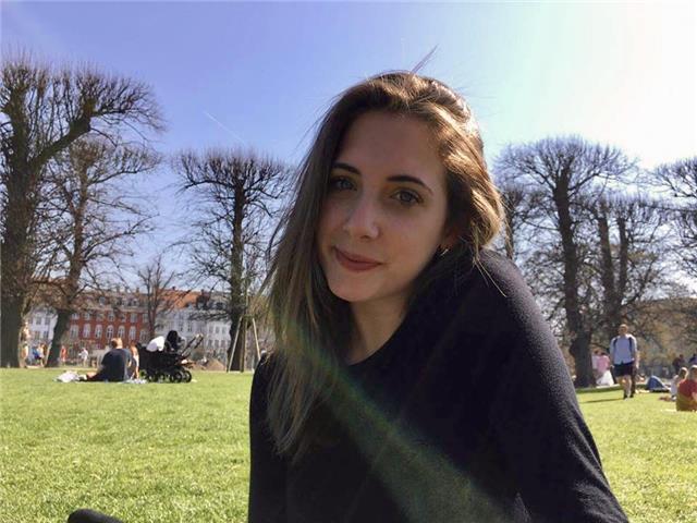 Studentessa laureanda in lingue aziendali offro ripetizioni\ aiuto compiti