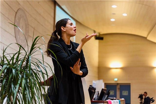 Interprete LIS, Performer LIS esperta in accessibilità logistica