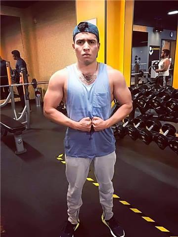 Entrenador personal ofrece clases y planes de acondicionamiento físico así como planes de nutrición