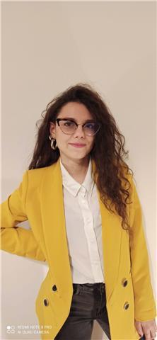 Laureata in mediazione linguistica ed economia, con pregressa esperienza di aiuto compiti nella fascia di età 7-15, si rende disponibile per doposcuola e ripetizioni di: Inglese, Francese, Italiano, Storia e Geografia, Matematica, Scienze della terra e Bi