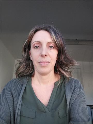 Laureata in lingue, lezioni di inglese, spagnolo e latino