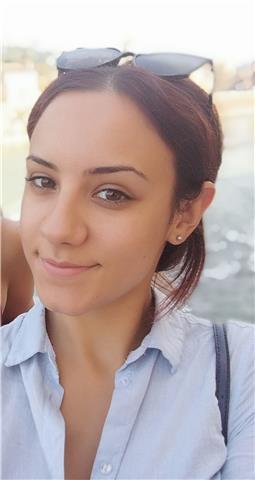 Studentessa universitaria di lingue e letterature straniere offre lezioni di inglese, spagnolo e materie umanistiche