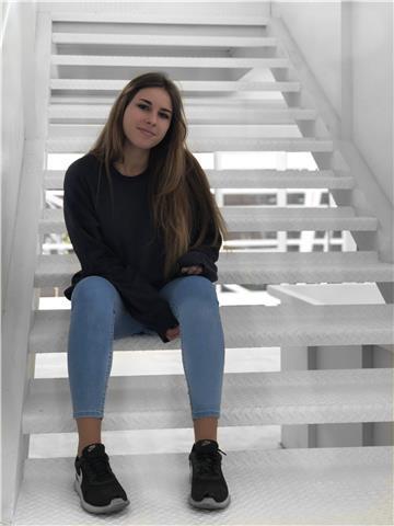 Doy clases particulares de inglés (para todos los cursos), biología, geografía y lengua de primaria y eso