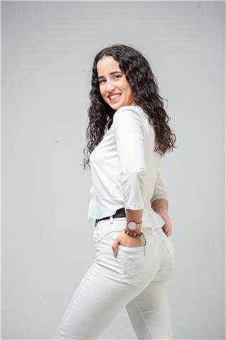 Doy clases de matemáticas de apoyo escolar, soy una chica joven con dos másters universitarios y con ganas de enseñar