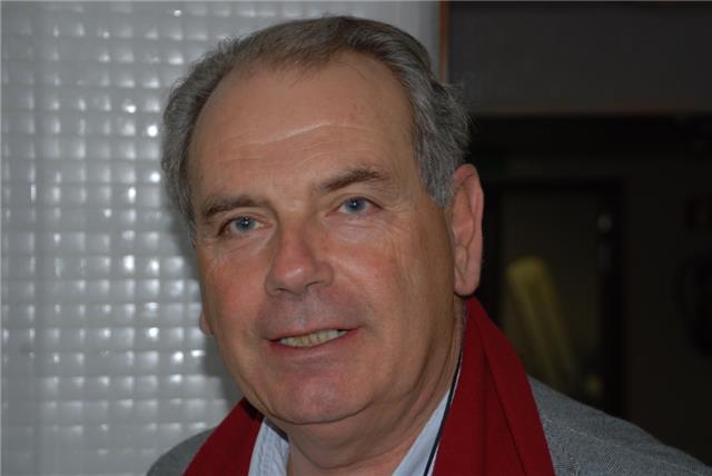 Doy clases de matemáticas, física y quimica. de eso y bachiller.
tengo más de quince años de experiencia e n clases particulares, adaptándome a la situación del alumno, personalizando las clases según el nivel de cada alumno