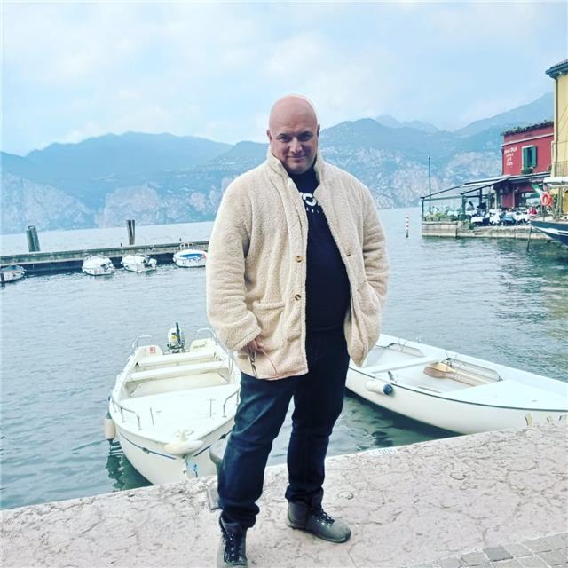 Diplomato liceo classico con massimo dei voti e grande appassionato di storia ed archeologia da lezioni private di storia ed eventualmente di latino