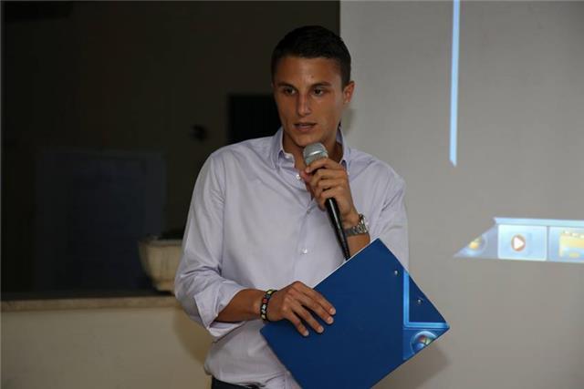 Giornalista professionista, impartisce ripetizioni di comunicazione e public speaking
