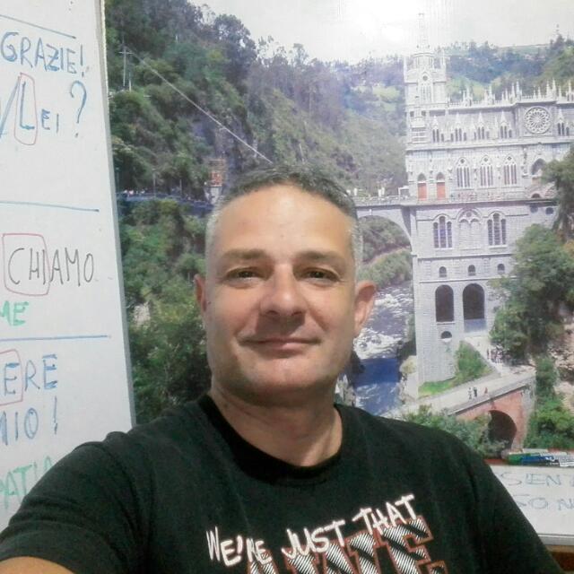 ofresco clase de manera virtual , y aprendera el idioma