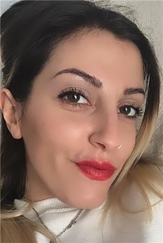 Insegnante madrelingua, offre ripetizioni di italiano, storia, filosofia, sociologia a bambini, adolescenti e adulti italiani e stranieri