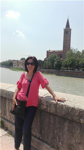 Doy clases de español a extranjeros, así como materias troncales de primaria (matemáticas y lengua)