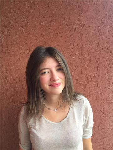 Insegnante di inglese presso scuola secondaria impartisce ripetizioni, sia in presenza che online, a ragazzi di medie, superiori e università