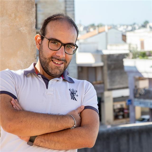 Riccardo Pagliara 33 anni diplomato in Ragioneria con attestato di destination manager impartisce lezioni o aiuto compiti per italiano, diritto geografia o contabilità