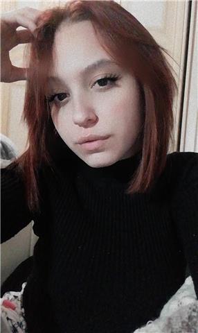 ragazza di 18'anni che frequenta il liceo delle scienze umane interessata a dare ripetizioni nelle materie di studio