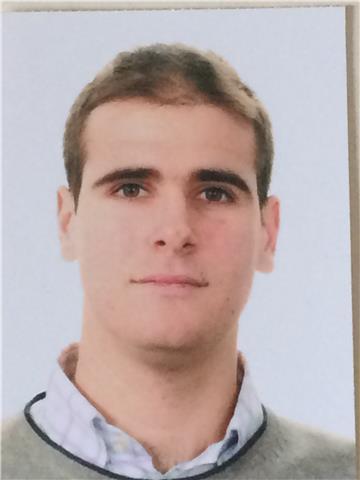 Ragazzo laureato laureato in economia, offre lezioni di economia, con particolare conoscenza della ragioneria
