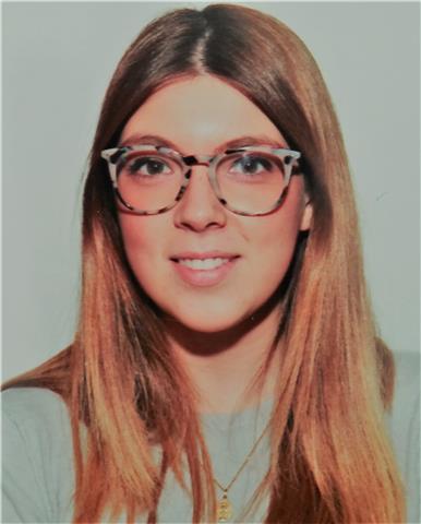 Laureata in materie giuridiche, con formazione classica e con pregressa esperienza da tutor, fornisce aiuto compiti e preparazione esami