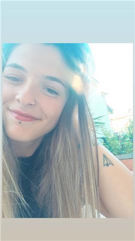 Ragazza italo britannica offre lezioni private di inglese per bambini e ragazzi di scuole elementari e medie