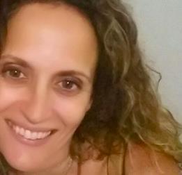 Profesora de Portugués do Brasil, titulada y con larga experiencia